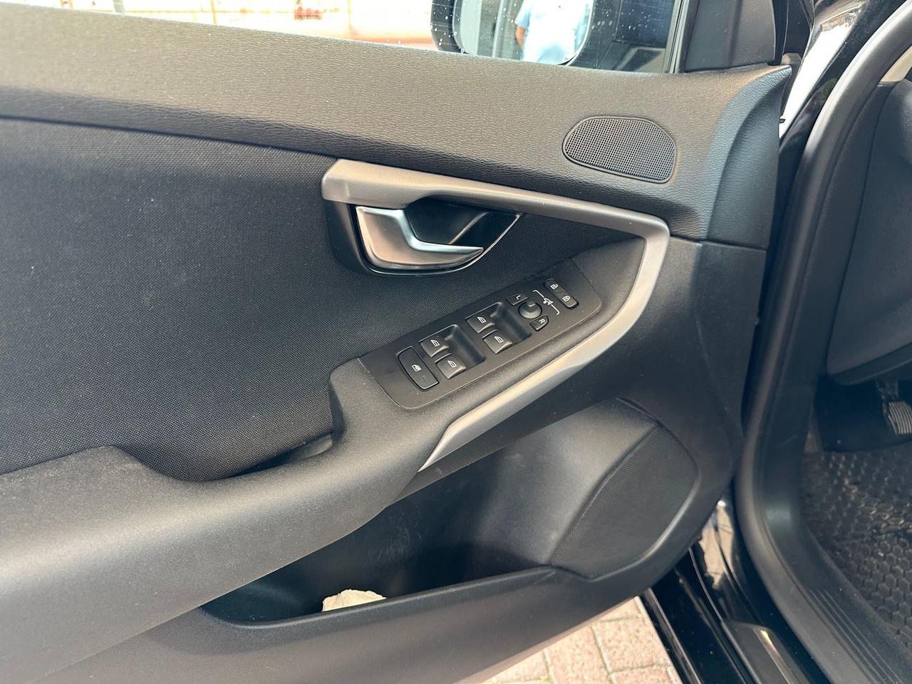 Volvo V40 Business Plus 2.0 T2 #6843