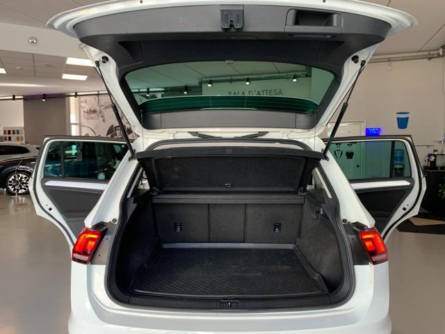 VOLKSWAGEN Tiguan 1.6 TDI SCR Sport BlueMotion Technology R-Line