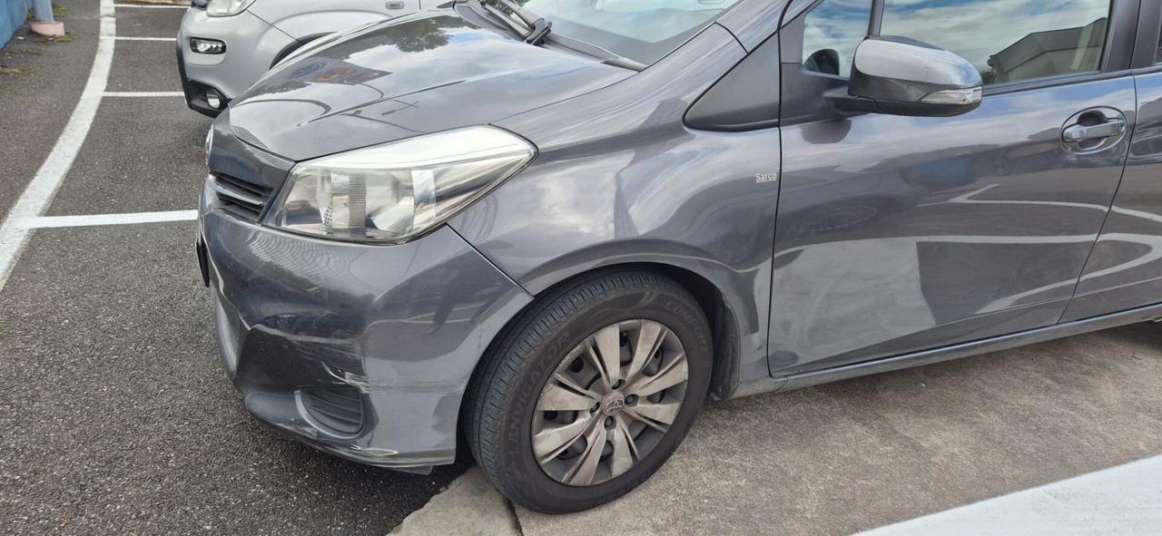 Toyota yaris 1000 benzina