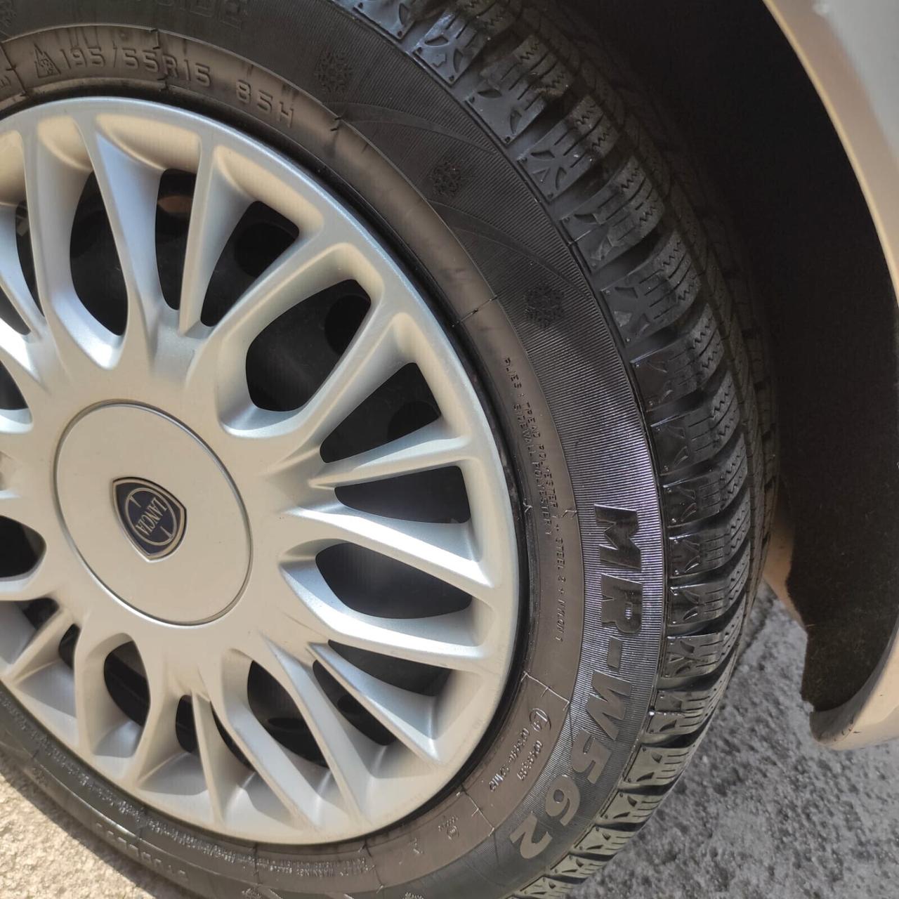 Lancia Ypsilon 1.3 MJT 75 CV Argento
