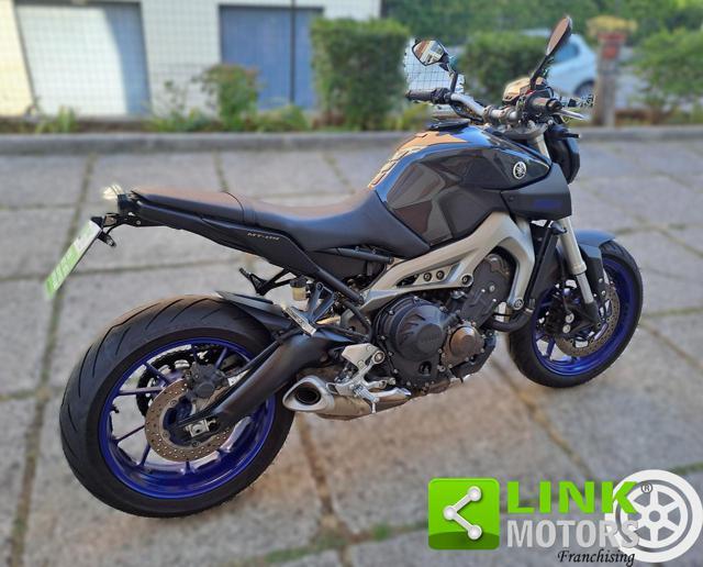 YAMAHA MT-09 .