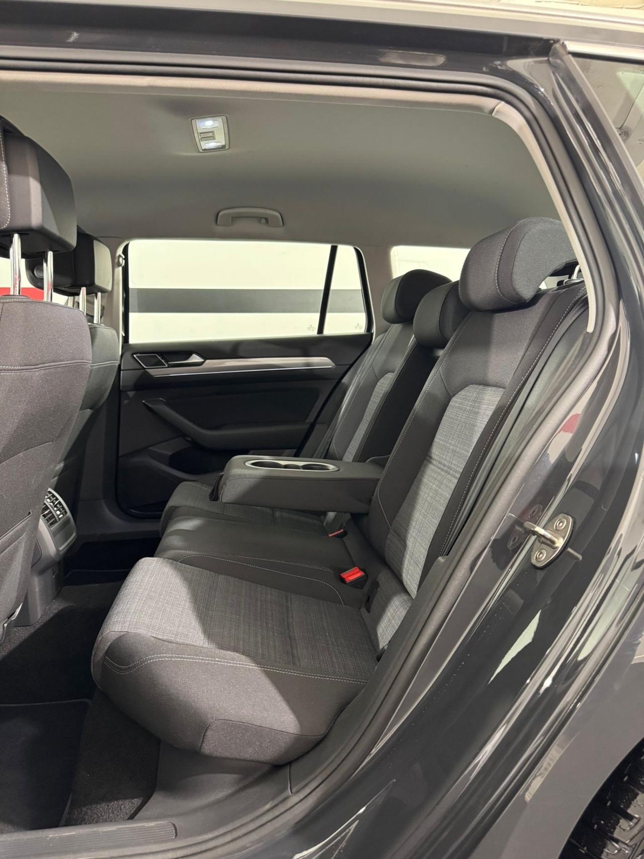 Volkswagen Passat Variant 2.0 TDI SCR EVO DSG * TUTTI TAGLIANDI CERTIFICATI VW *