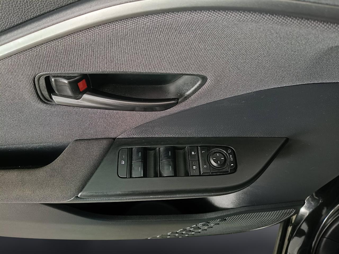 TOYOTA C-HR II 2023 - C-HR 1.8 hev Trend fwd e-cvt