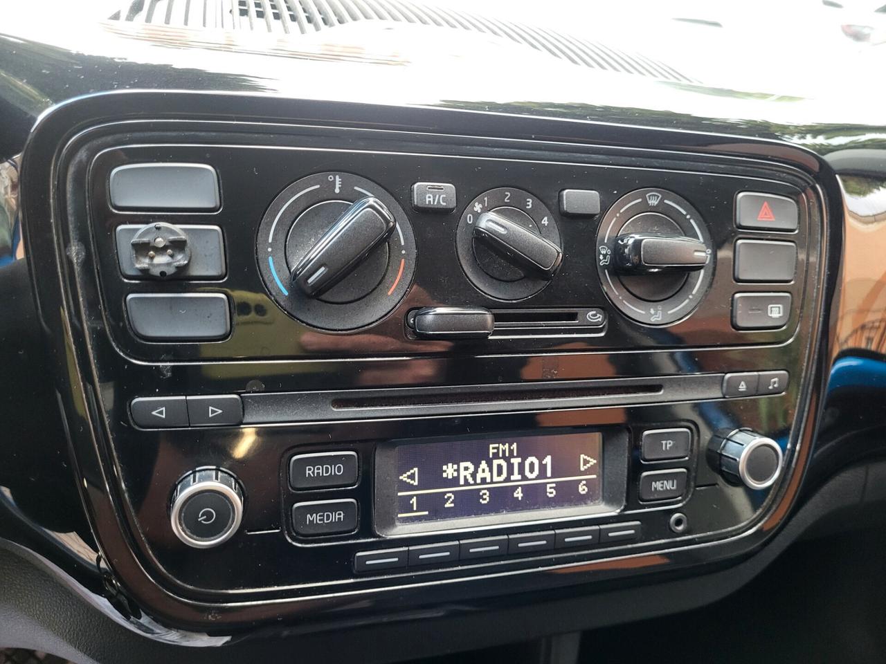 Volkswagen up! 1,0-UNICA PROPR-EURO 6-3 REVISIONI