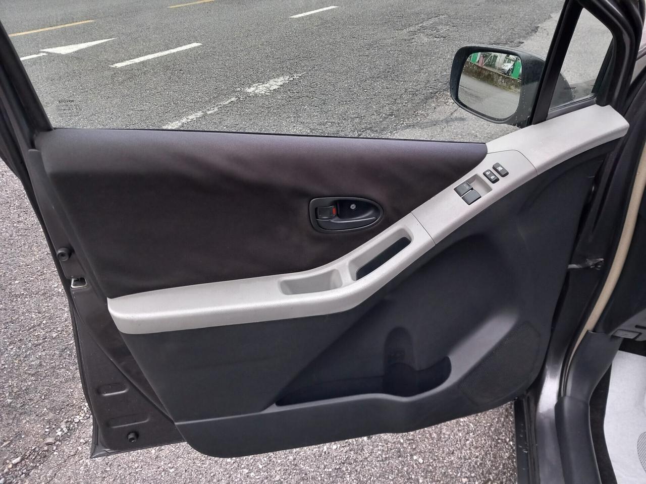 Toyota Yaris 1.0 5 porte Sol