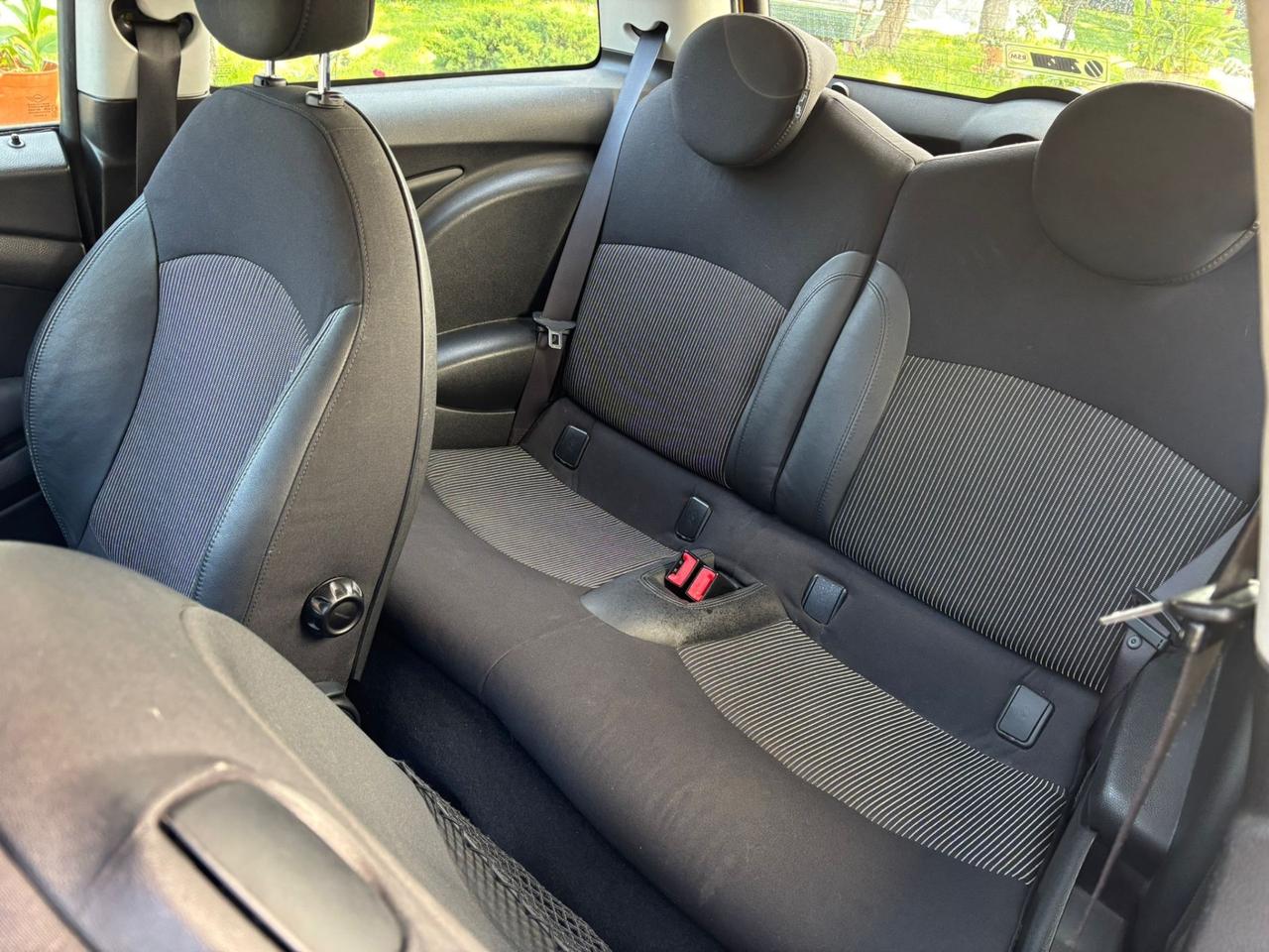 Mini Cooper 1.6 D BELLISSIMA INTROVABILE GIALLA IDONEA PER NEOPATENTATI. PERMUTABILE