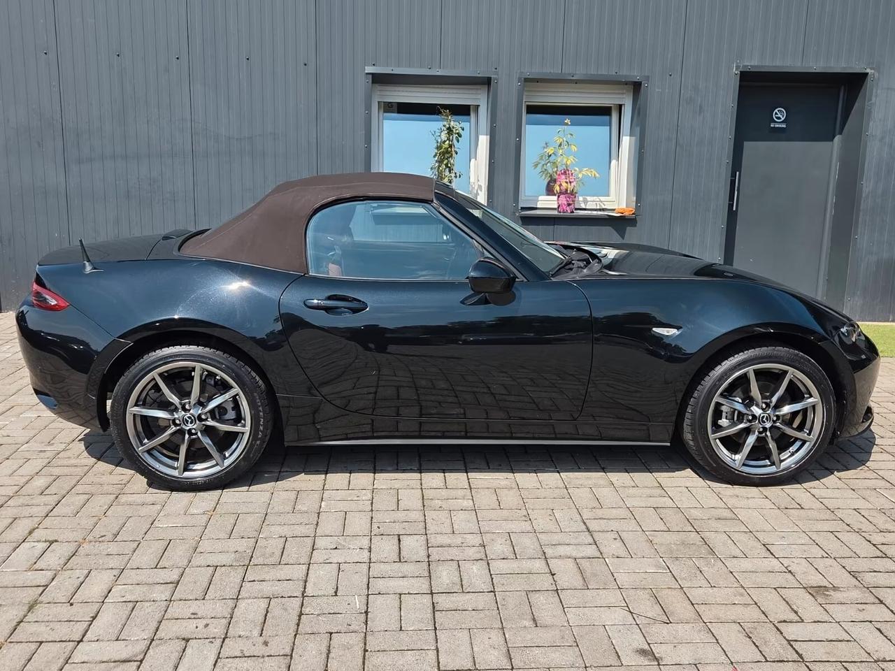 Mazda MX-5 2.0L Skyactiv-G RF Kazari