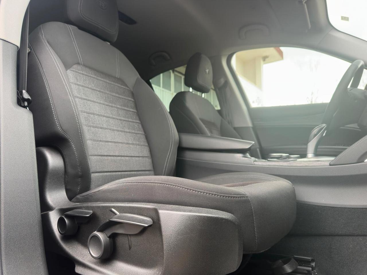 Alfa Romeo Stelvio 2.2 Turbodiesel 160 CV AT8 RWD Sport-Tech