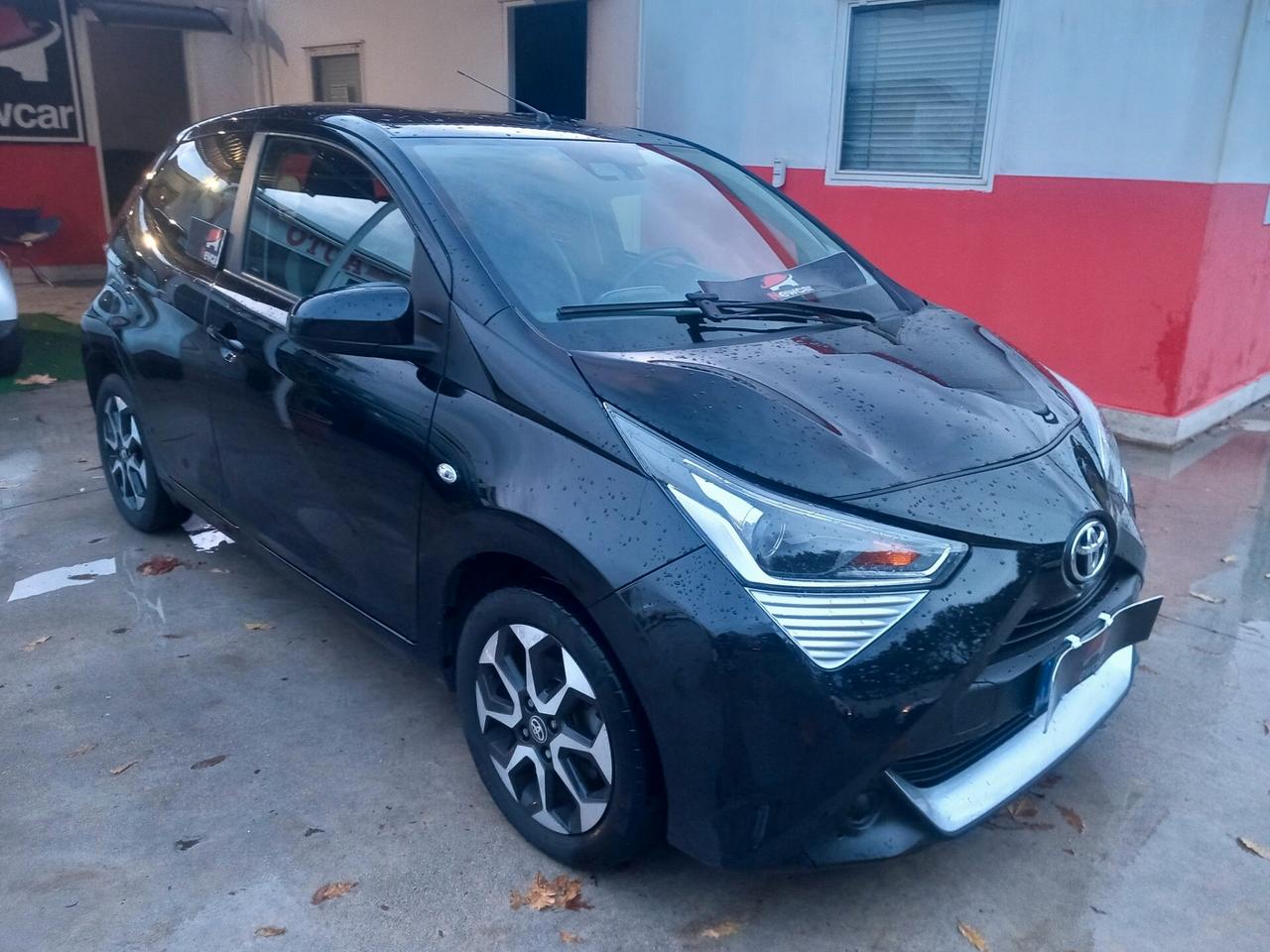 Toyota Aygo 1.0 VVT-i 72 CV 5 porte x-play MMT