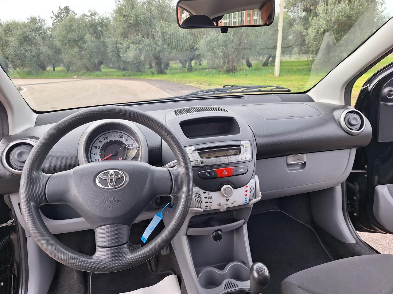 Toyota Aygo 1.0 VVT-i 5 porte Active 2012