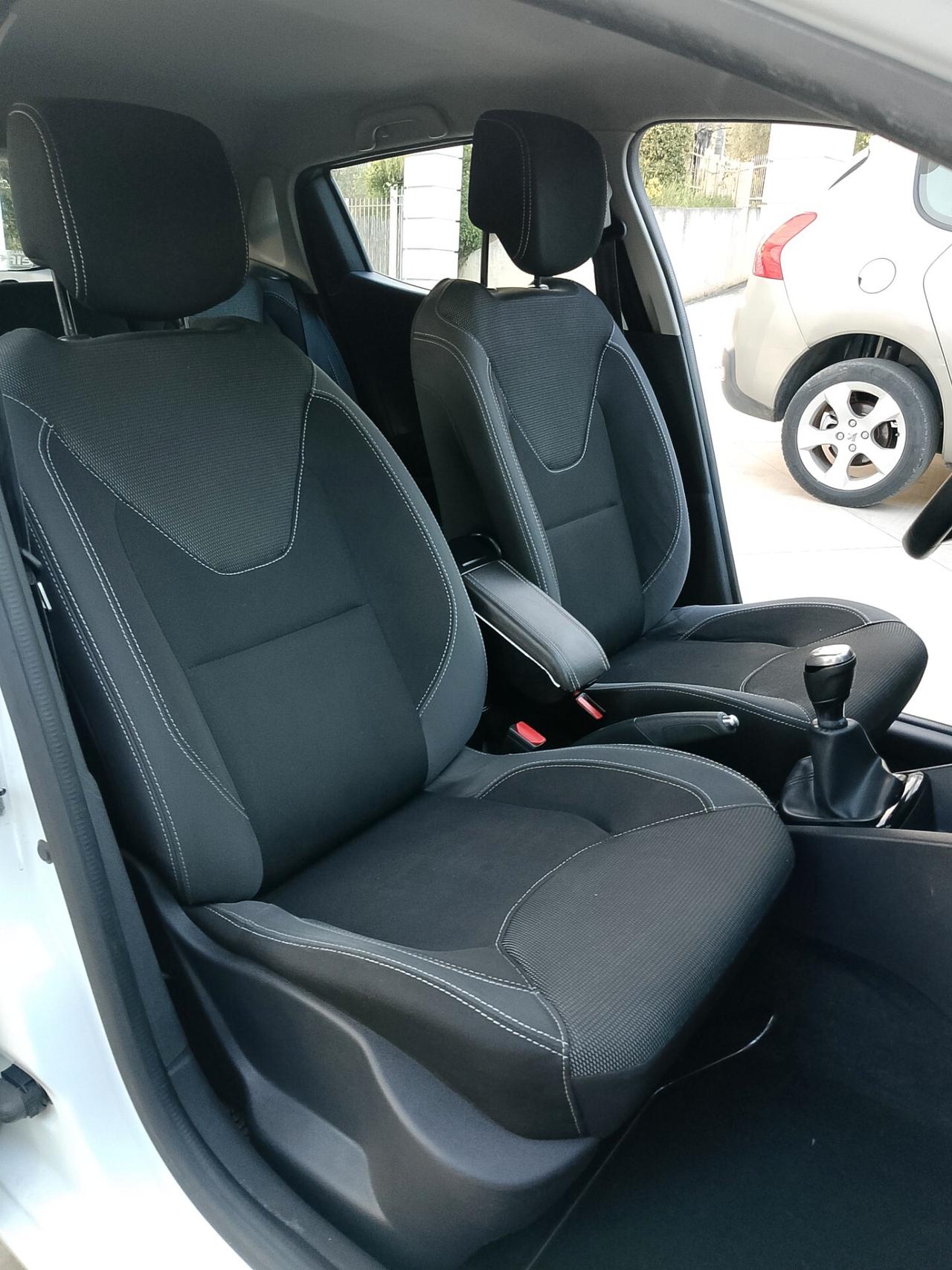 Renault Clio 1.2 75CV 5 porte Zen