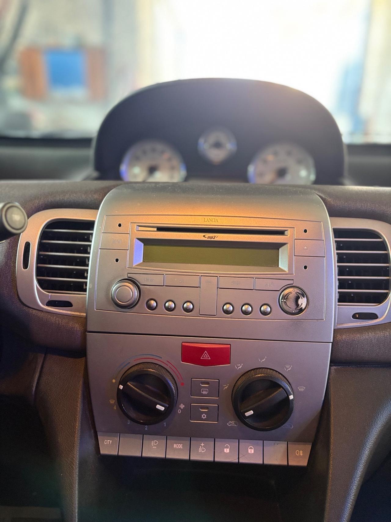 Lancia Ypsilon 1.4 Oro Ecochic GPL