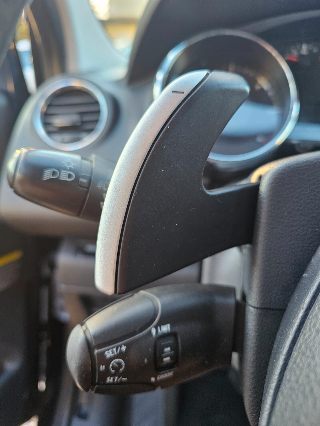 Peugeot 3008 1.6 HDi 112CV cambio robotizzato Business