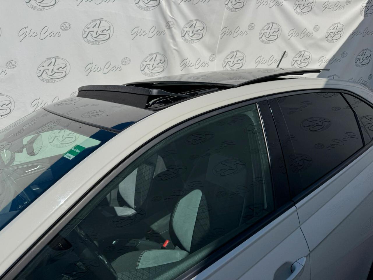 Volkswagen Taigo 1.0 TSI 110 CV DSG R-Line Tetto Apribile