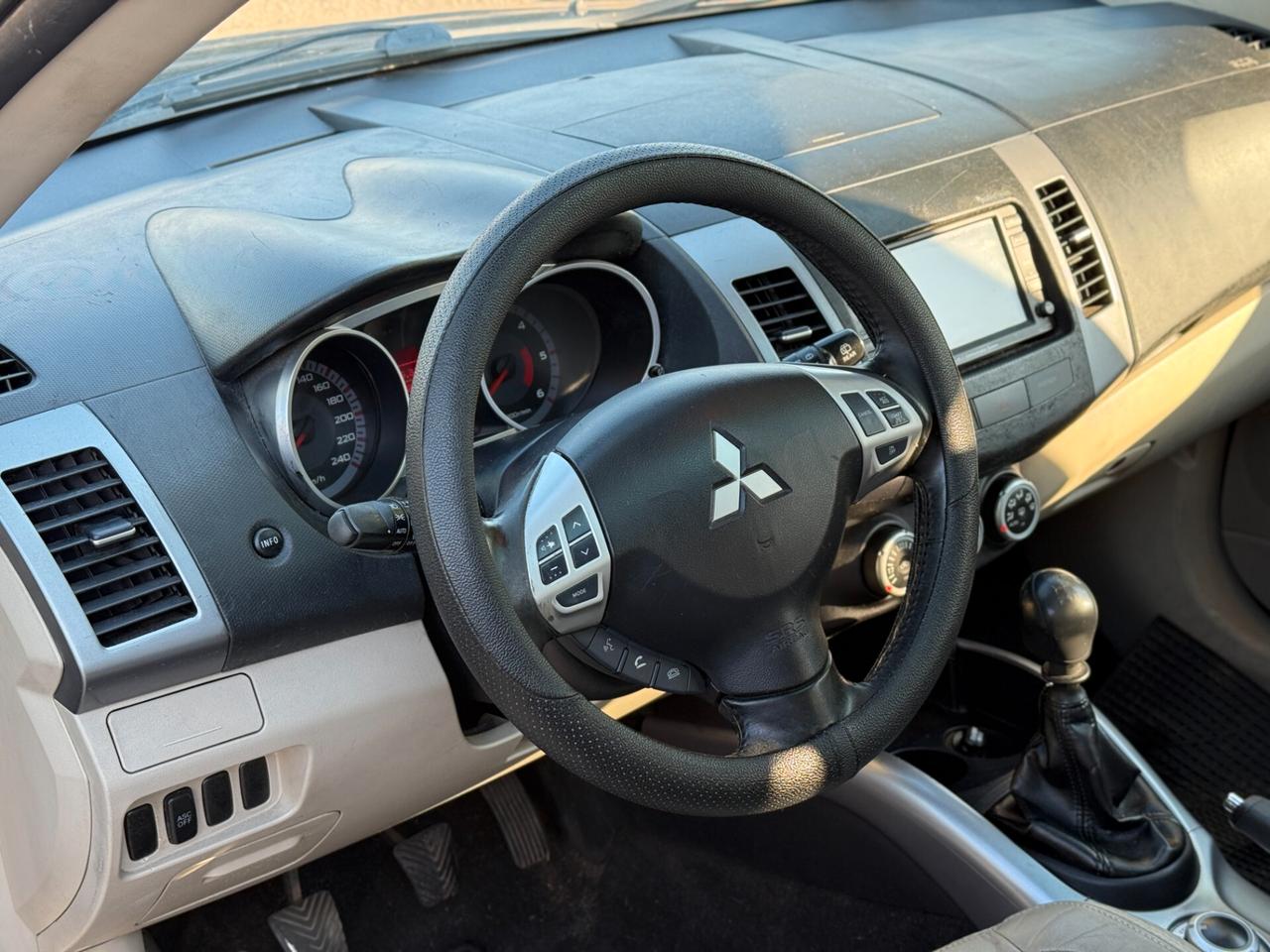 Mitsubishi Outlander 2.2 DI-D Instyle 7 p.ti DPF