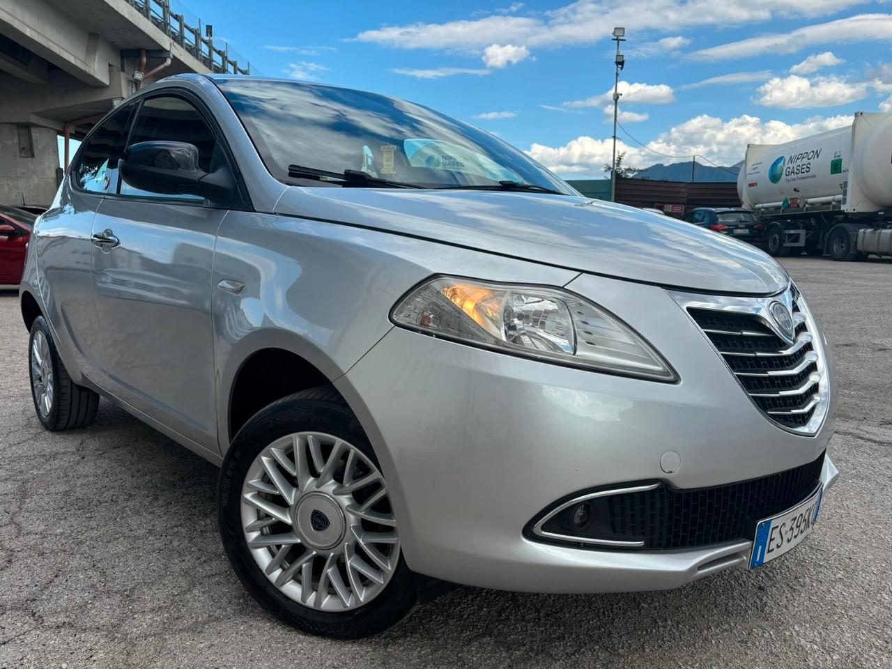 Lancia Ypsilon 0.9 TWINAIR 85 CV 5P METANO ECOCHIC GOLD