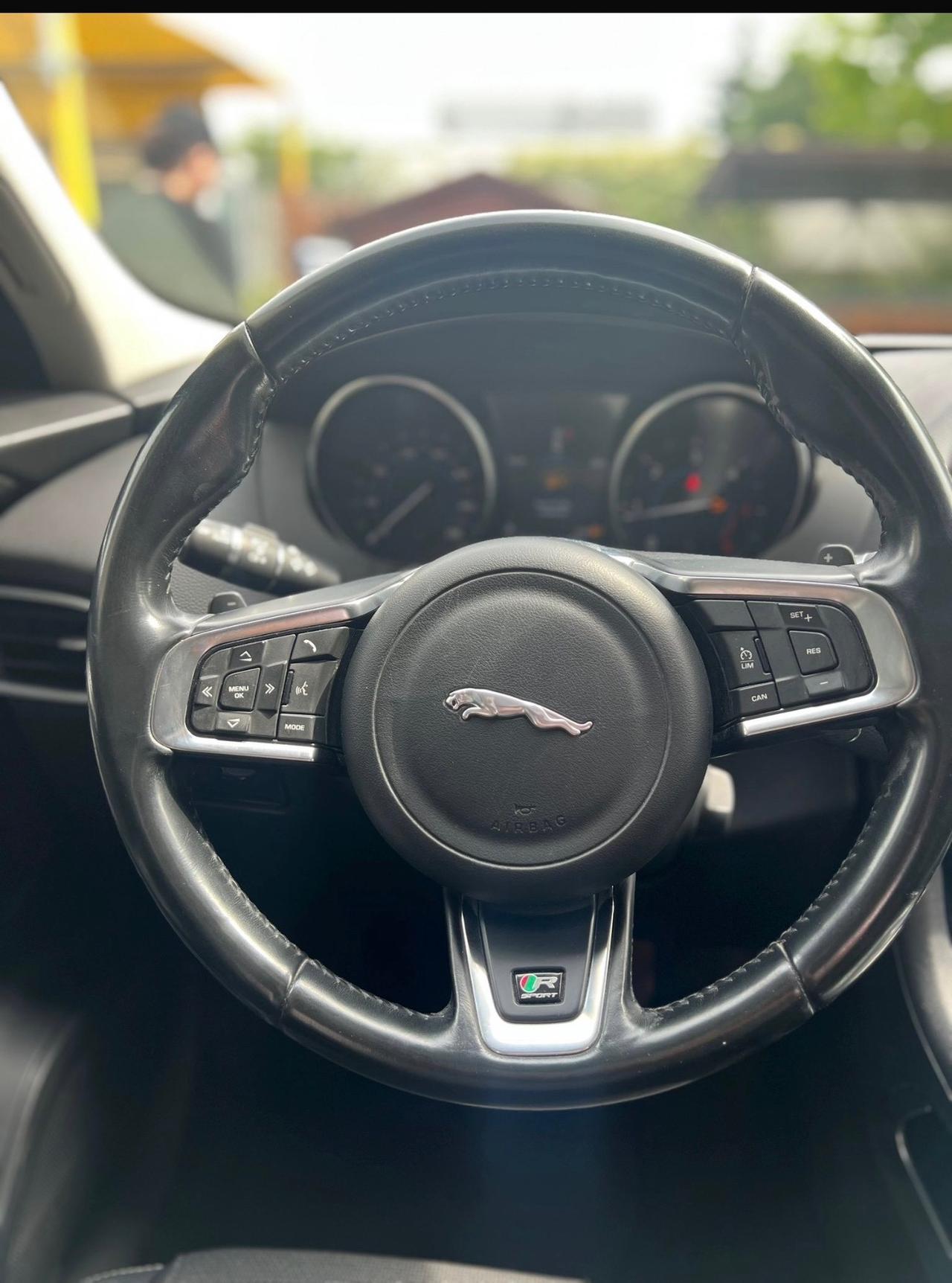 Jaguar F-Pace 2.0 D 180 CV AWD Portfolio