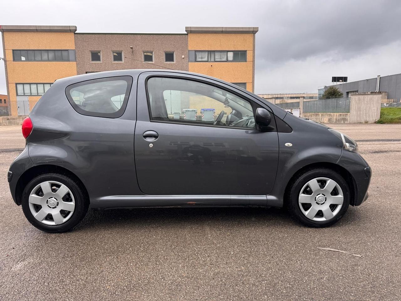Toyota Aygo 1.0 VVT-i 69000 km GARANZIA 12m