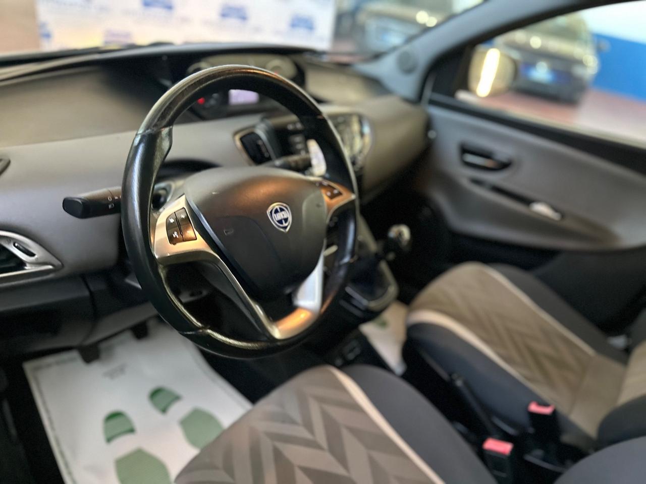 Lancia Ypsilon 1.2 69 CV/2017/ok neopatentati