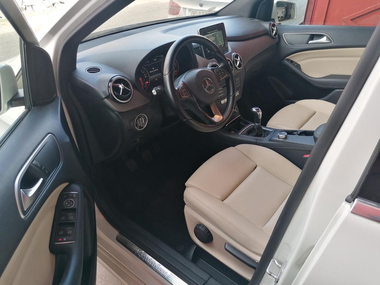 Mercedes-benz B 180 d Premium(full optional)