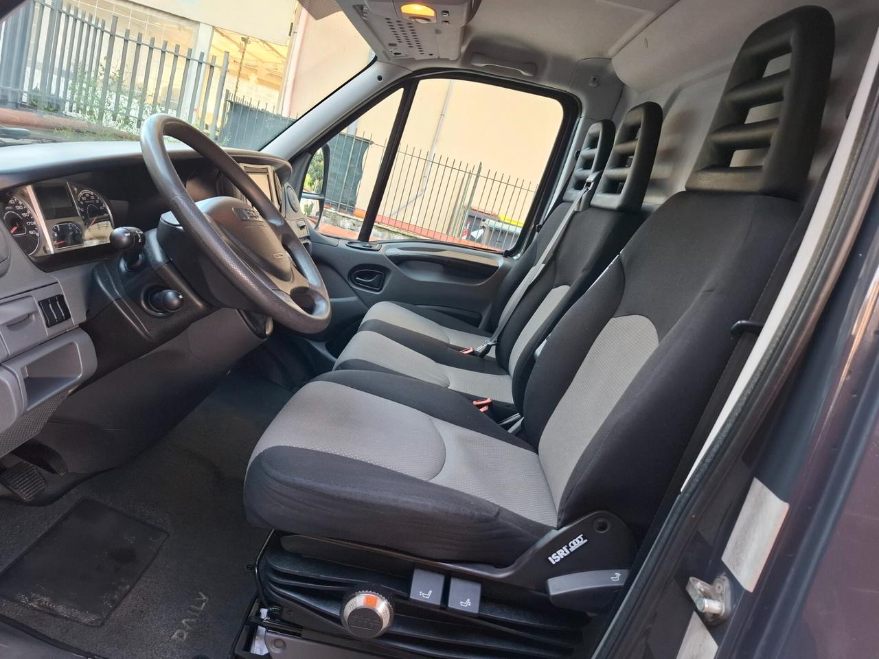 Iveco Daily 3.0-MATIC-CABINATO BOX