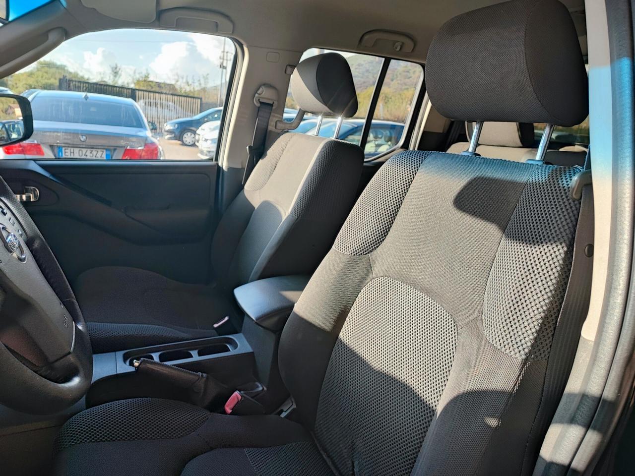 Nissan Navara 2.5 dCi 4 porte Double Cab Sport