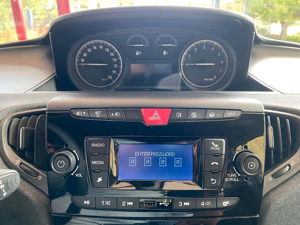 Lancia Ypsilon 1.0 Hybrid Silver