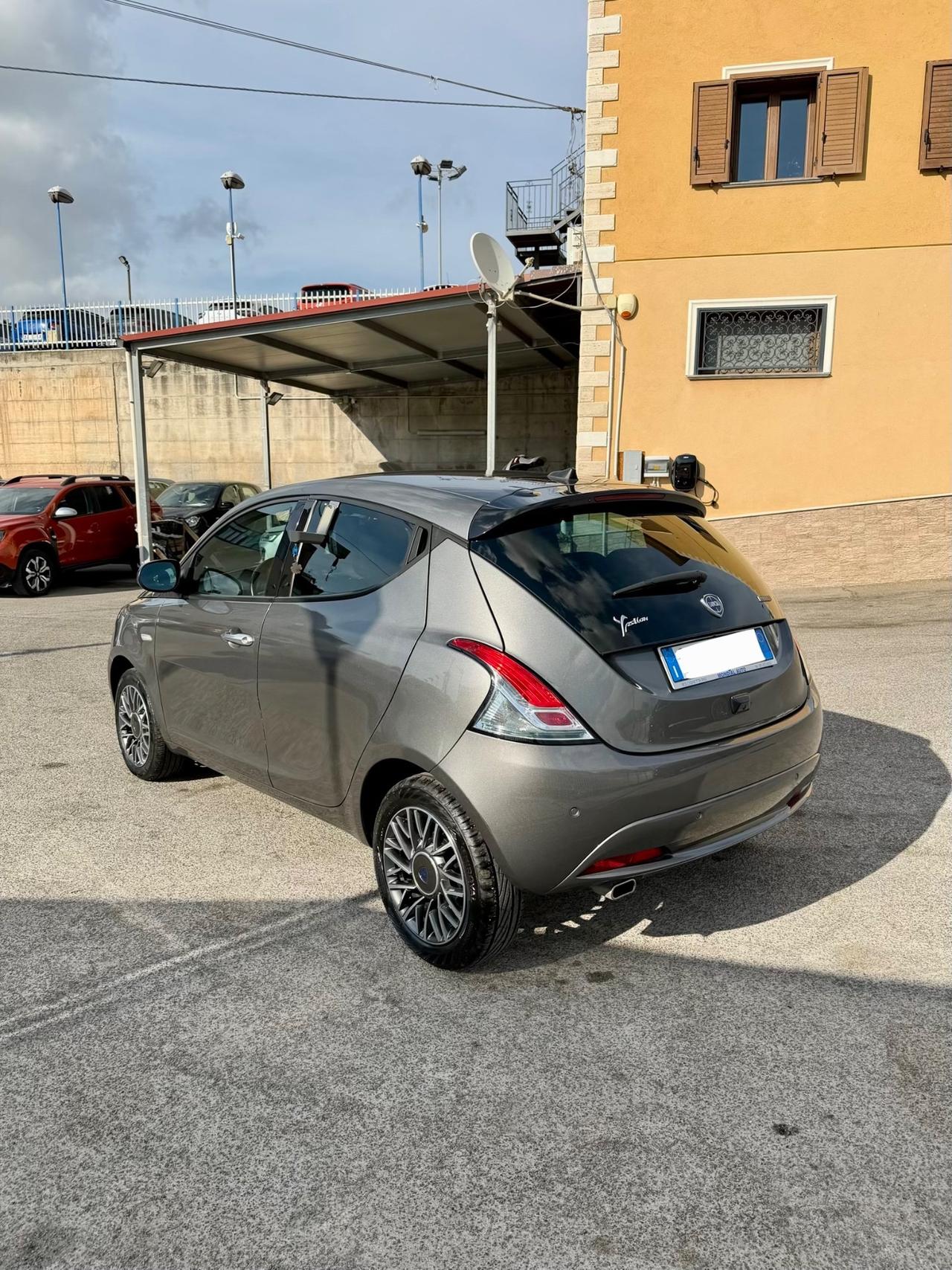 Lancia Ypsilon 1.0 70cv Hybrid Alberta Ferretti 2023
