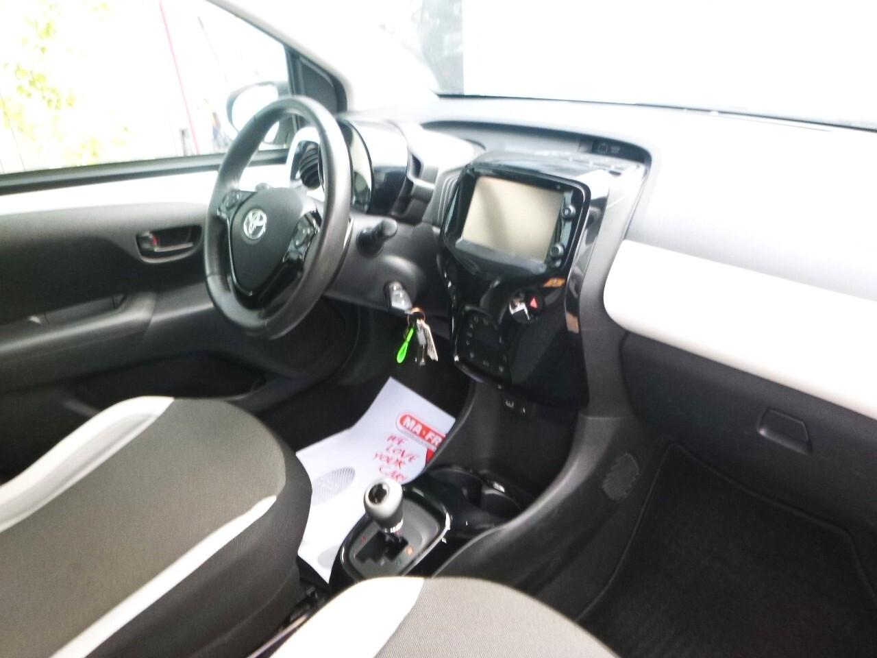 Toyota Aygo 1.0 VVT-i 69 CV 5 porte x-play MMT NEOPATENTATI