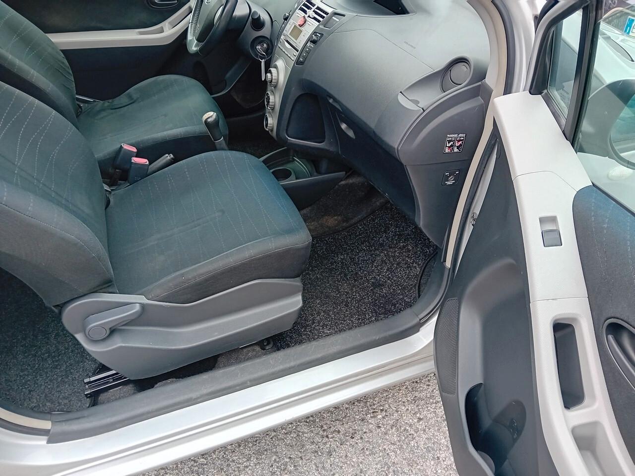 Toyota Yaris 1.0 3 porte Sol