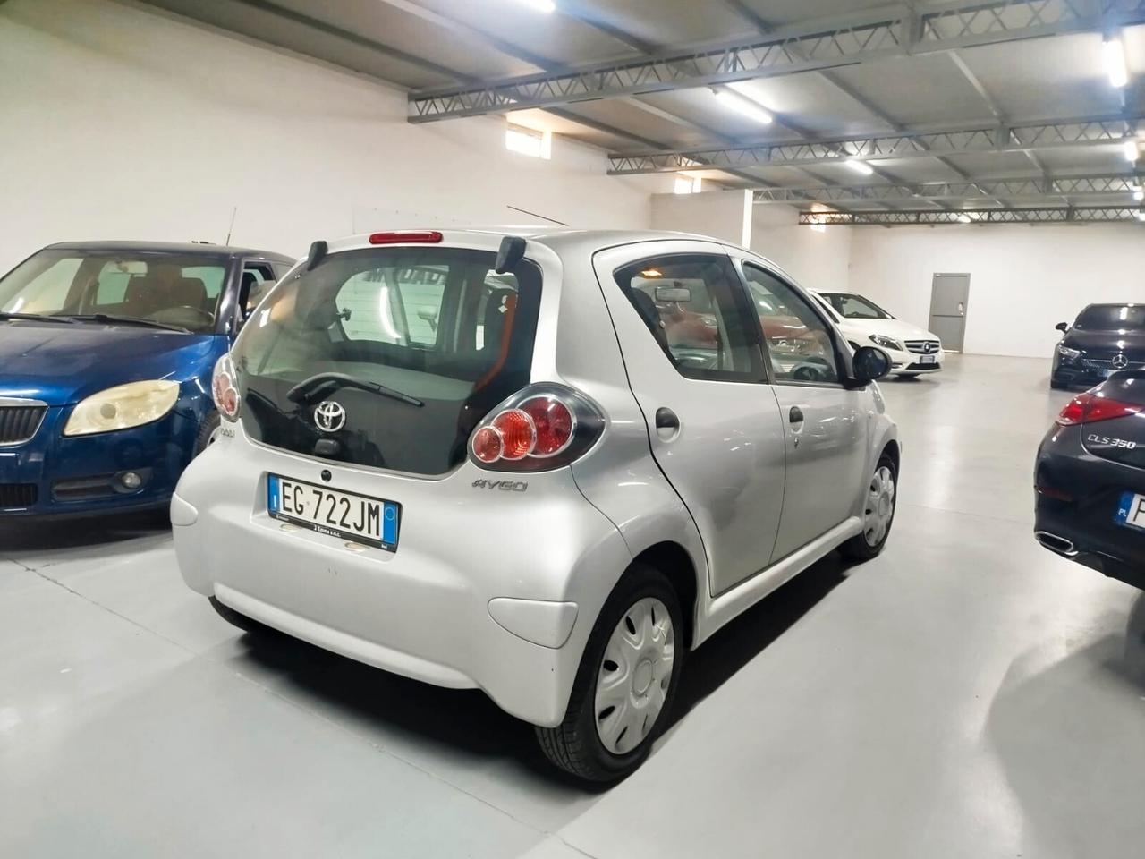 Toyota Aygo 1.0 12V VVT-i 5 porte Lounge MMT PER NEO PATENTATI
