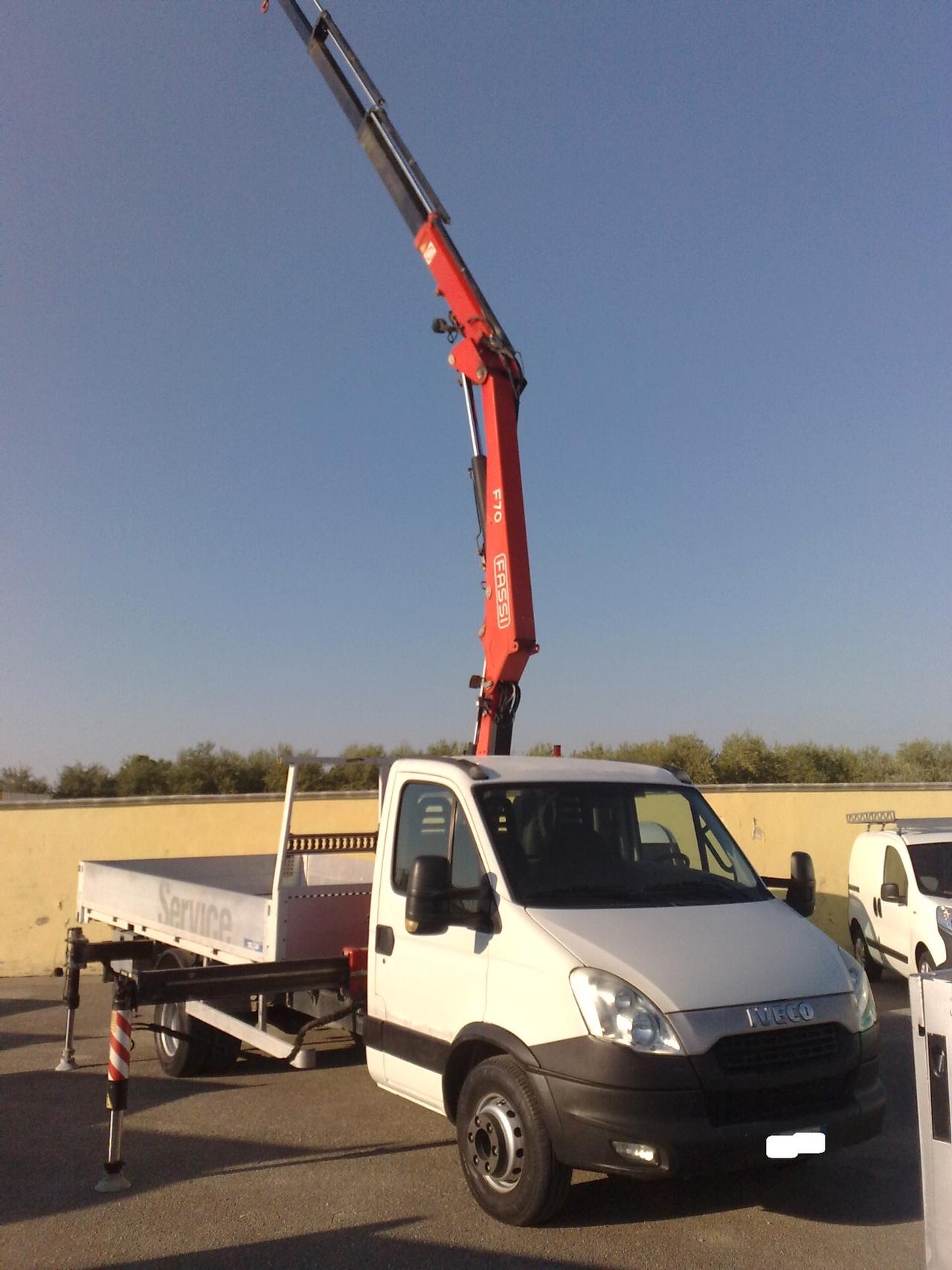 Iveco 65c17 3000cc cassone fisso con grù - 2013
