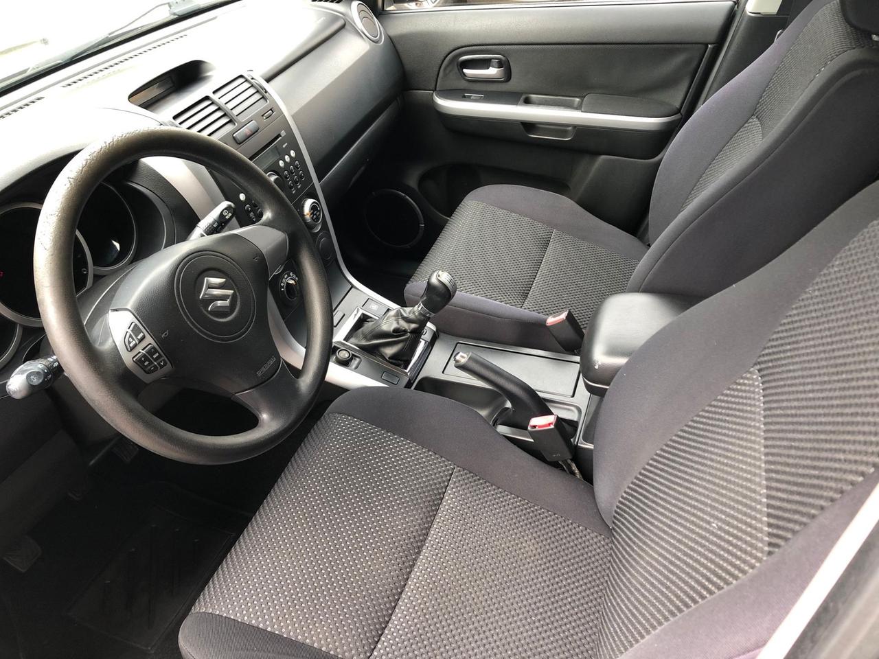 Suzuki Grand Vitara 1.9 DDiS 5 porte gancio traino, neopatentati