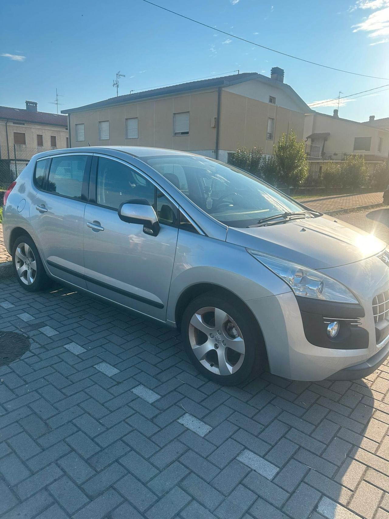 Peugeot 3008 1.6 HDi 110CV cambio robotizzato Premium