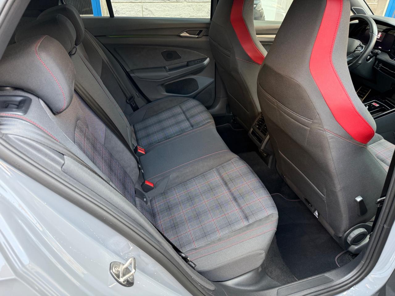 Volkswagen Golf GTI 2.0 TSI DSG PERFORMANCE