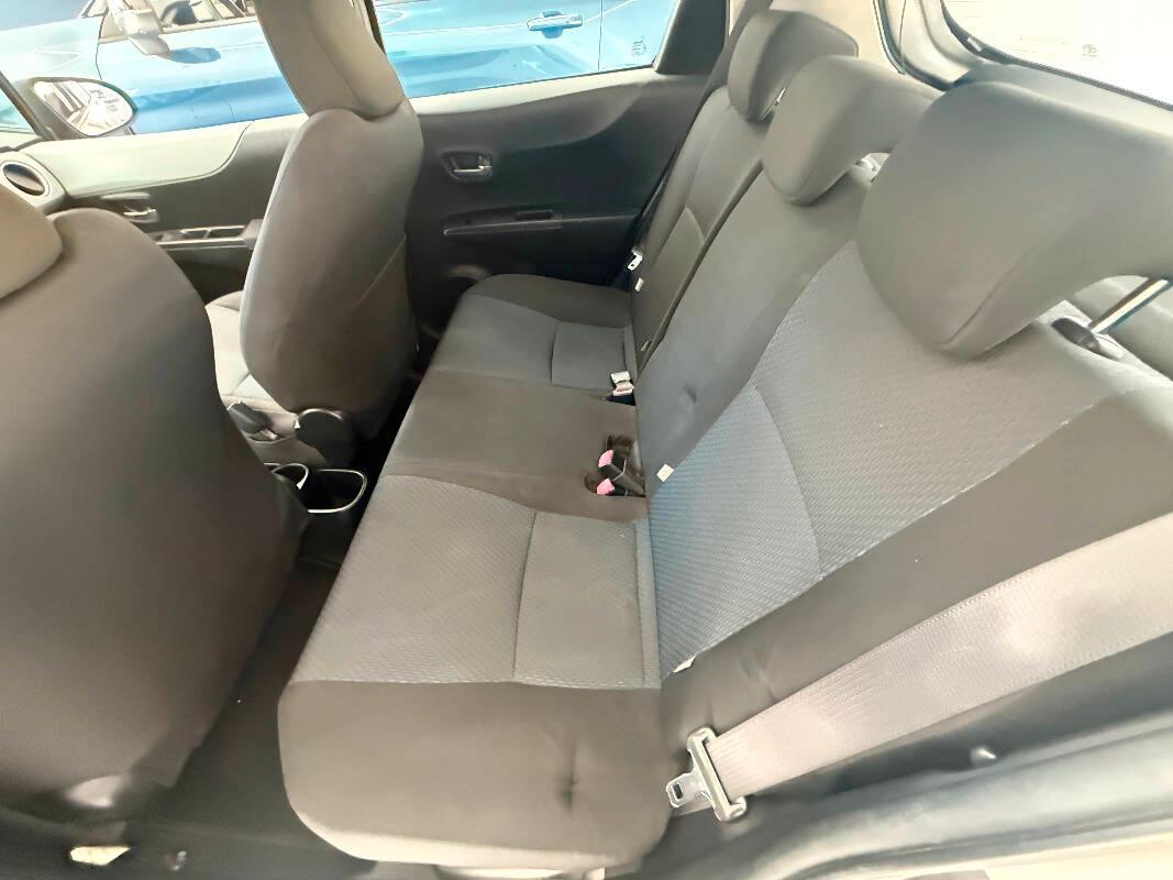 Toyota Yaris TOYOTA YARIS 1.5h Lounge 5p HYBRID