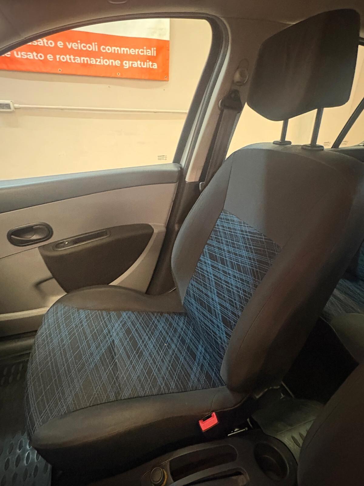 Renault Clio 1.2 16V 5 porte Confort