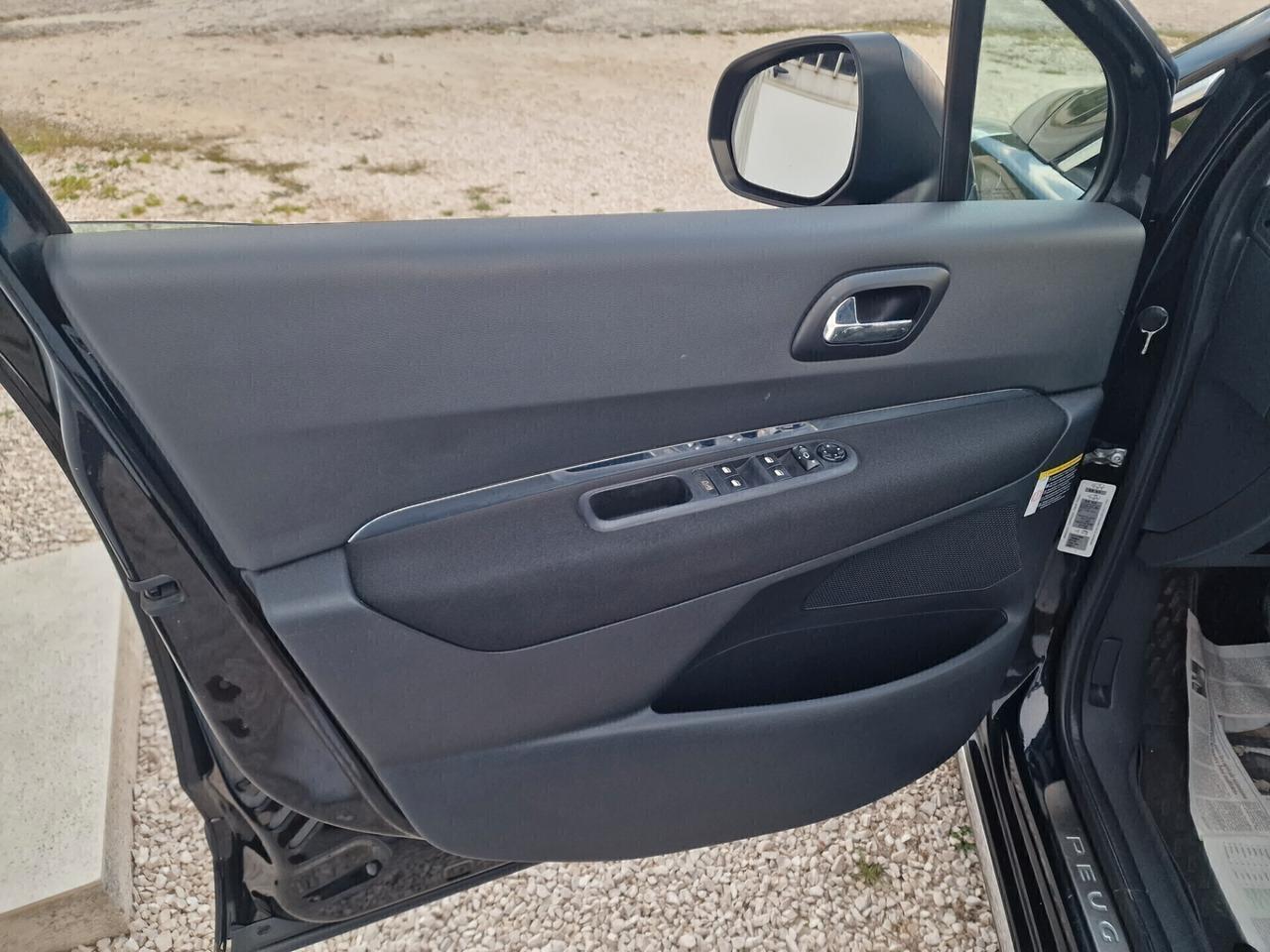 Peugeot 3008 2.0 HDi 150CV Business