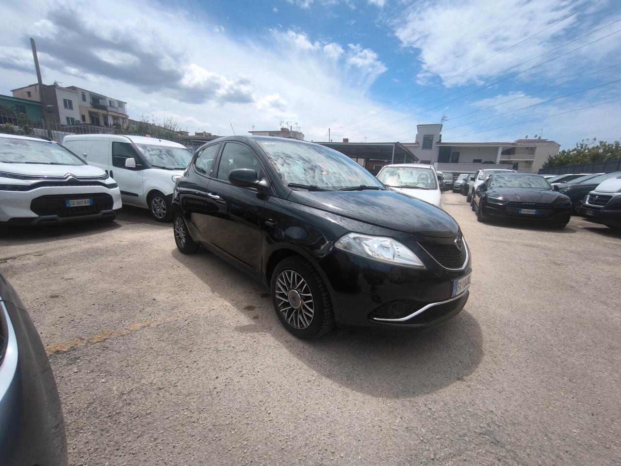 Lancia Ypsilon 1.2 69 CV 5 porte GPL Gold u-connect bluetooth