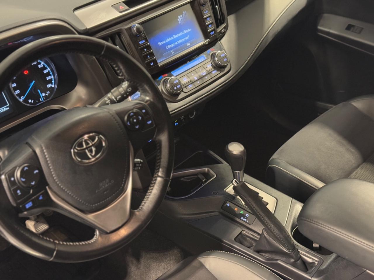 Toyota RAV 4 2.5 Hybrid 2WD Active