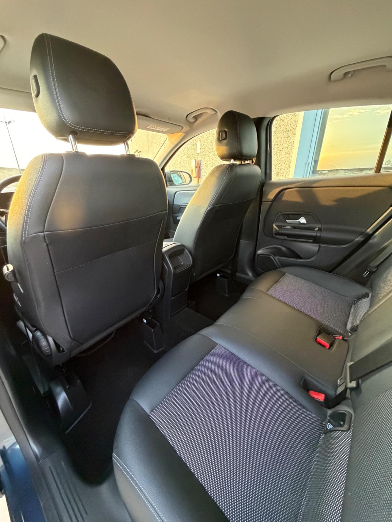 Mercedes-Benz GLA 200d Business auto - possibilità noleggio no scoring