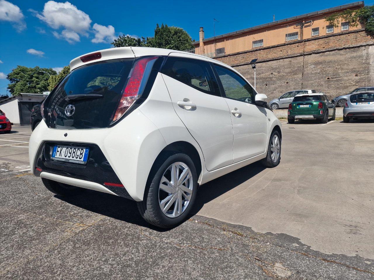 Toyota Aygo 5 Porte Aygo 5p 1.0 x-cite m-mt