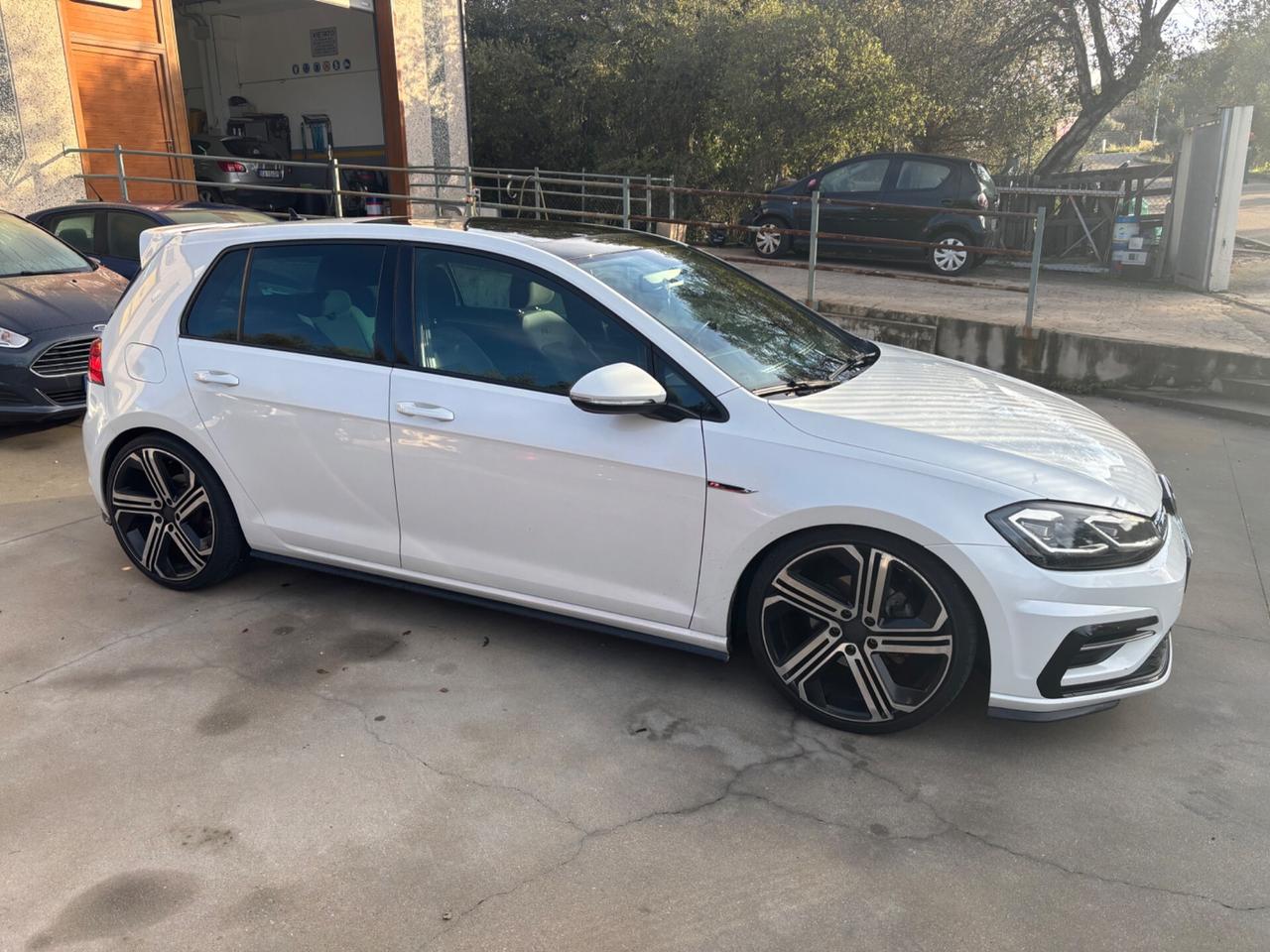 Volkswagen Golf 2.0 TDI 5p. R Line