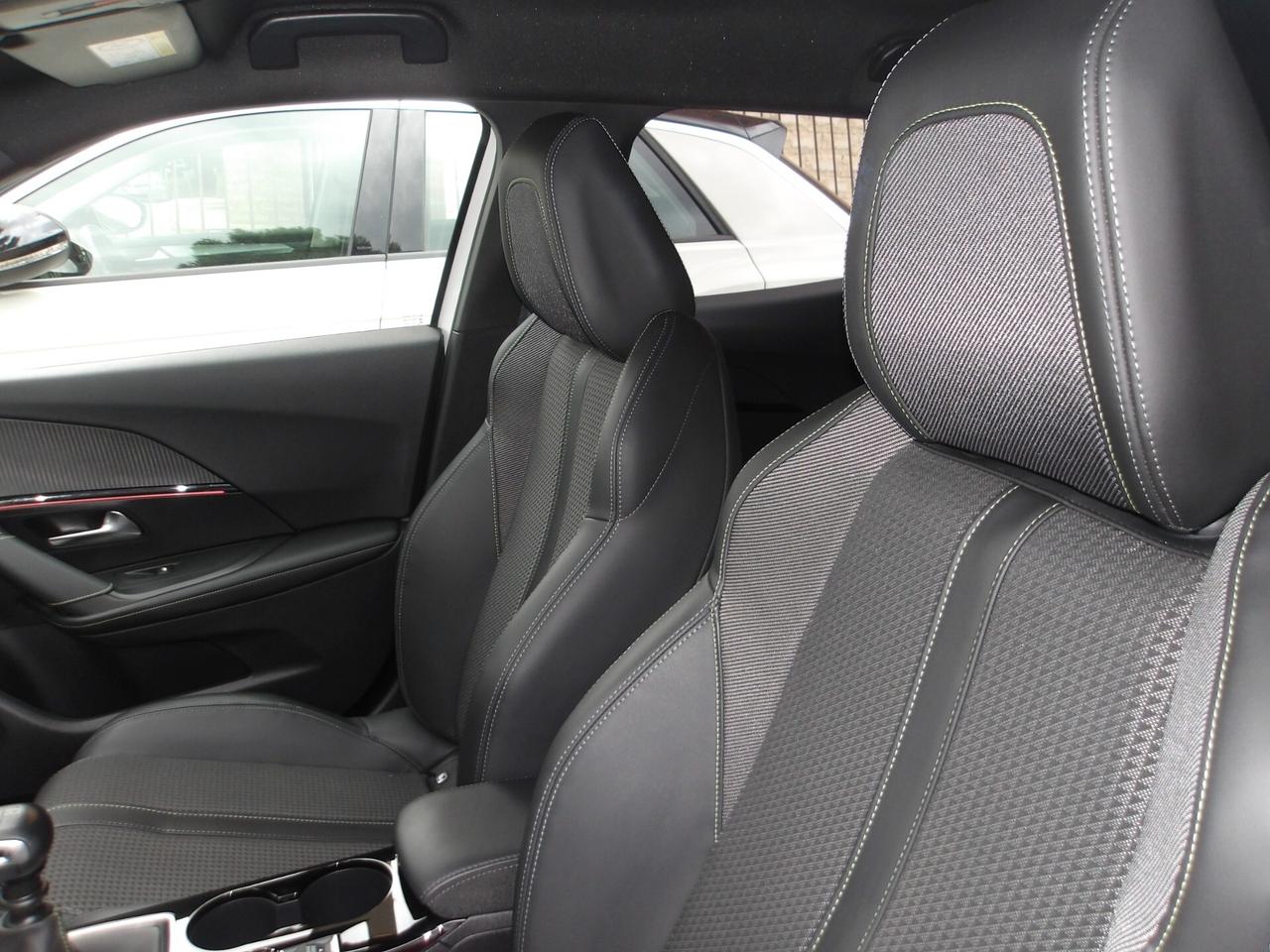 PEUGEOT 2008 GT LINE 1.5 DIESEL-RETROC-NAVI
