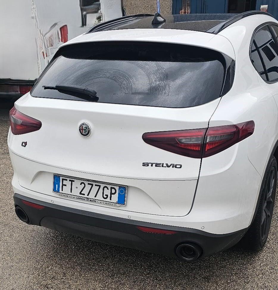 Alfa Romeo Stelvio 2.2 Turbodiesel 210 CV AT8 Q4 Super