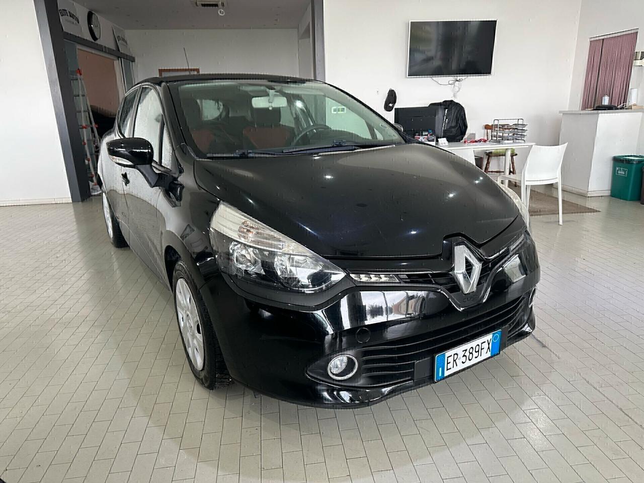 Renault Clio 1.2 75CV 5 porte METANO