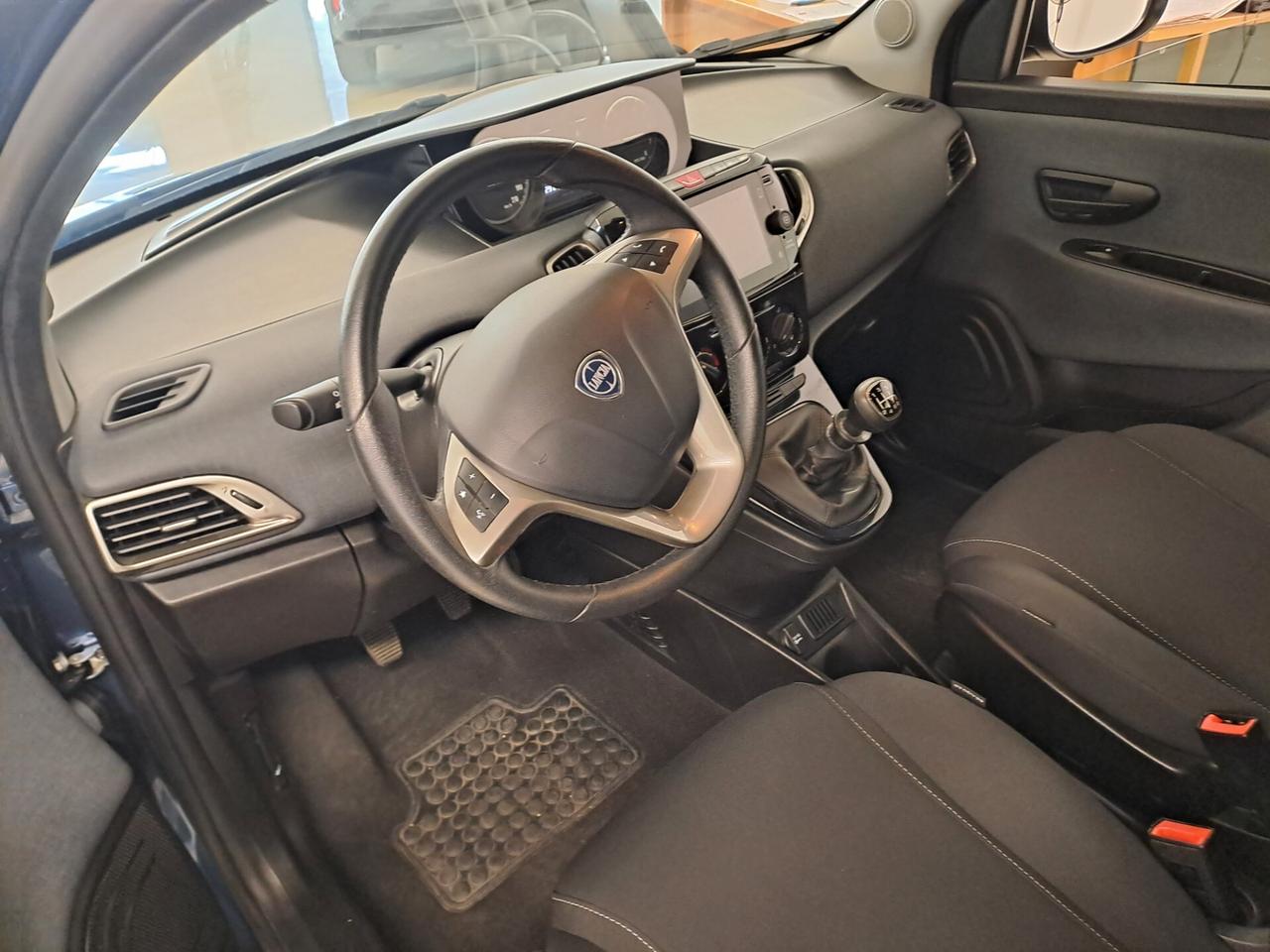 Lancia Ypsilon 1.0 FireFly 5 porte S&S Hybrid Ecochic Gold