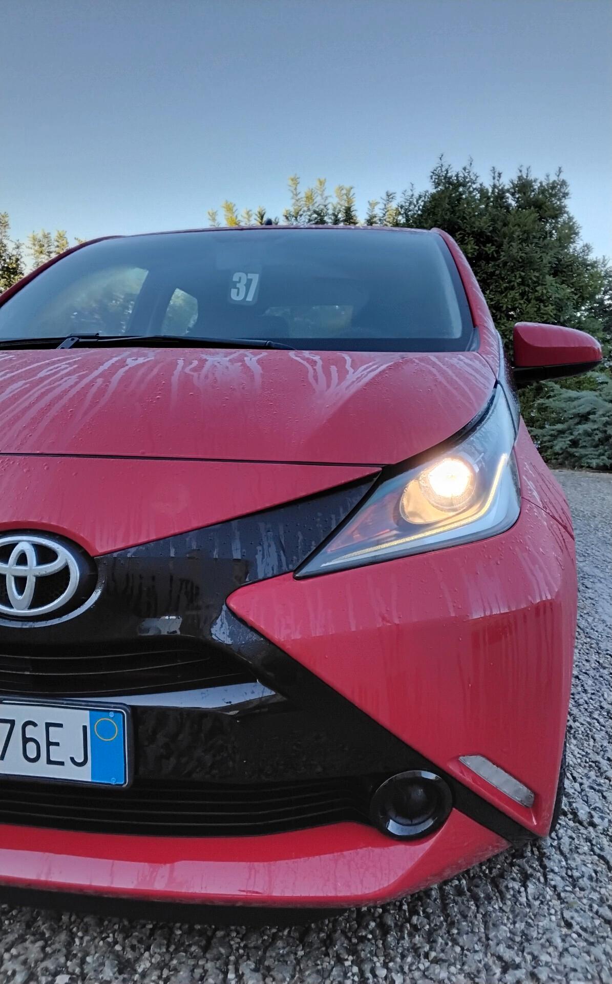 Toyota Aygo 1.0 VVT-i 69 CV 5 porte x-cite