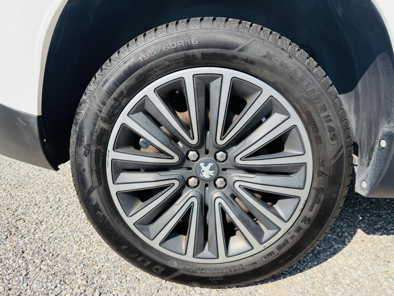 Peugeot 2008 1.2 82cv Active Ok Neopatentati