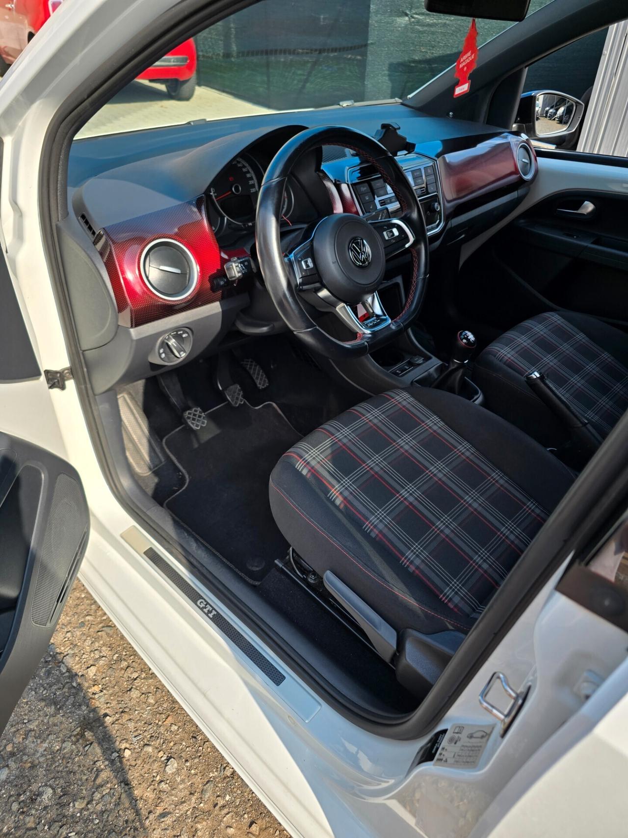 Volkswagen up! 1.0 GTI 116cv